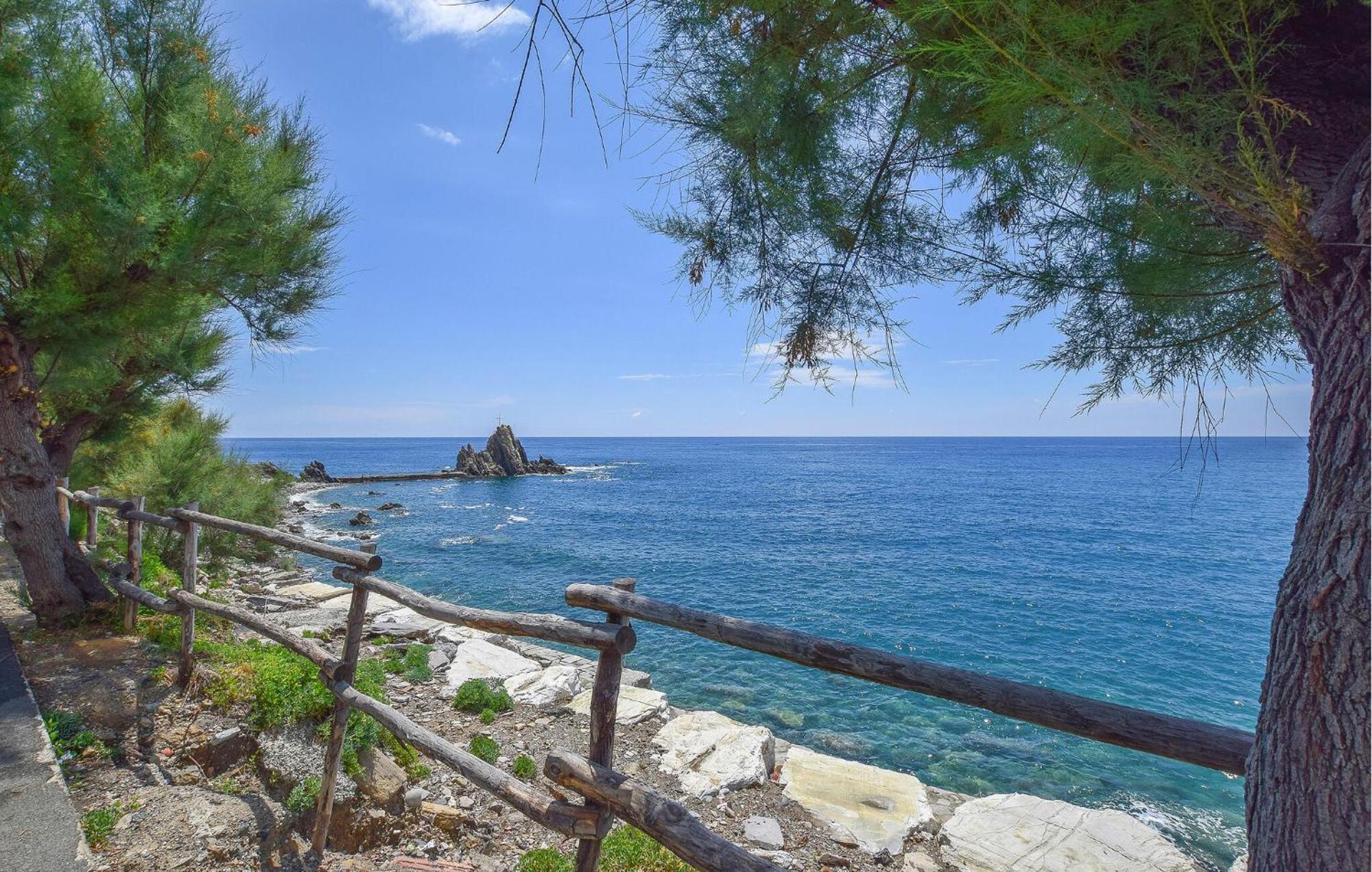 Beautiful Apartment In Moneglia With Kitchen Kültér fotó